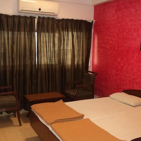Benazeer Hotel Mumbai Exterior photo