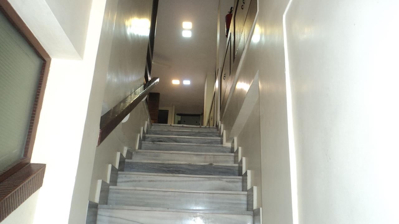 Benazeer Hotel Mumbai Exterior photo