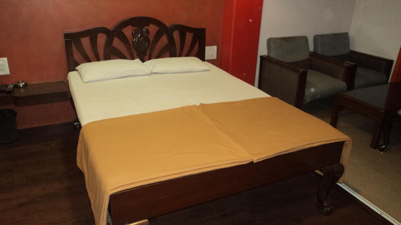Benazeer Hotel Mumbai Exterior photo