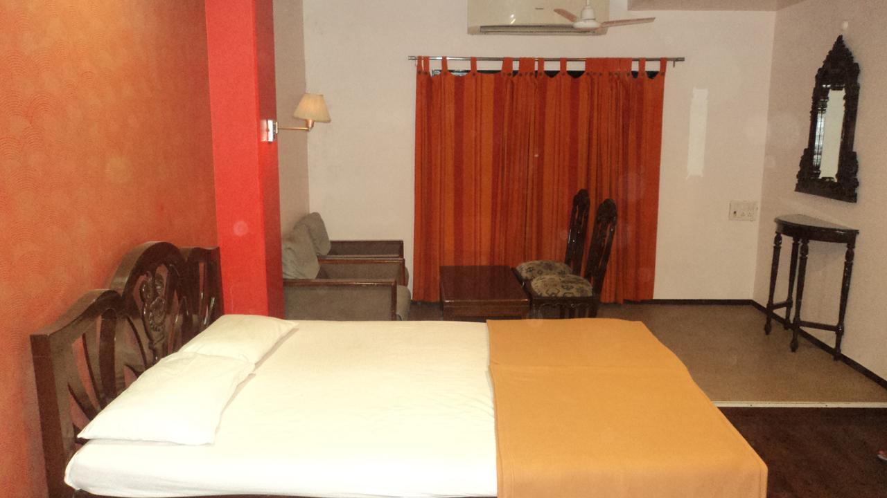 Benazeer Hotel Mumbai Exterior photo