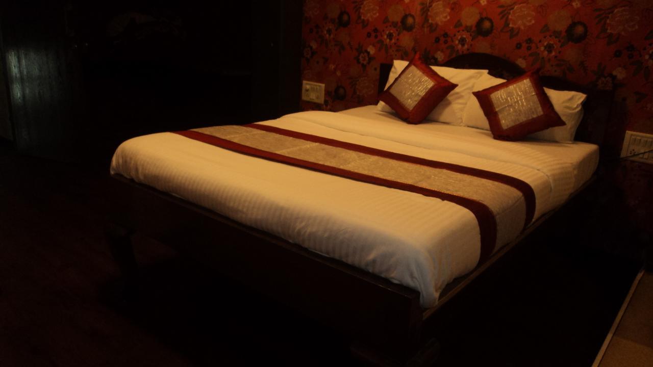 Benazeer Hotel Mumbai Exterior photo