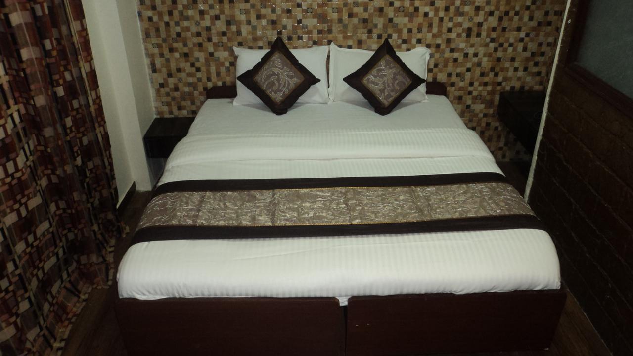Benazeer Hotel Mumbai Exterior photo