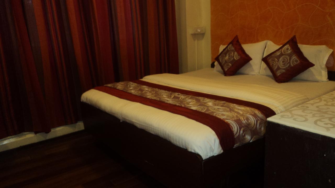 Benazeer Hotel Mumbai Exterior photo