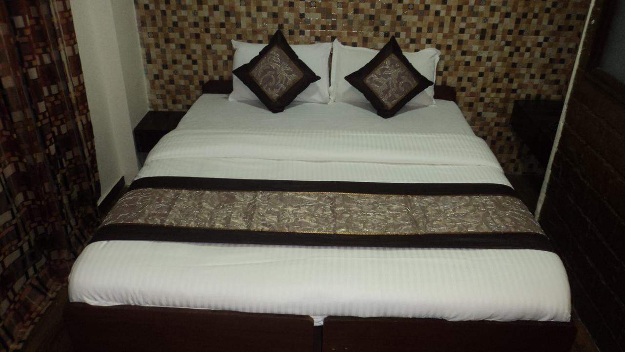 Benazeer Hotel Mumbai Exterior photo